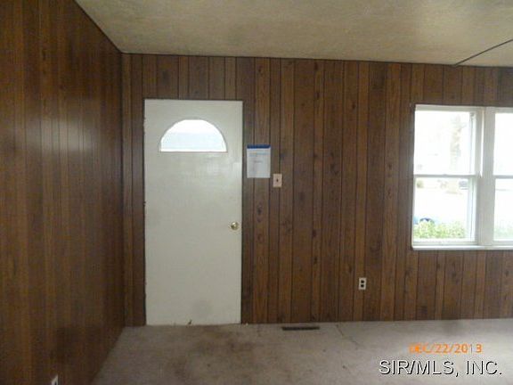 5th image of 1020 W Poplar St