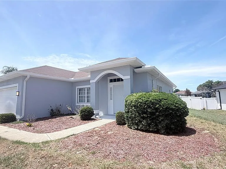 906 Berwick Dr — Photo 1