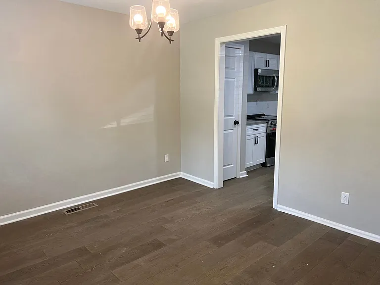 1884 Shamrock Dr — Photo 10