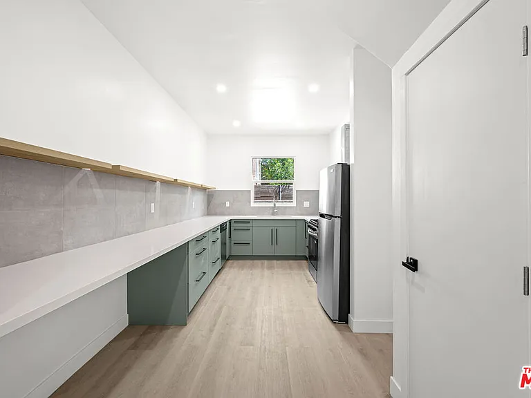 1246 N Formosa Ave — Photo 19