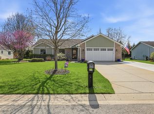 3111 Smugglers Ridge Dr, Commerce Township, MI 48390