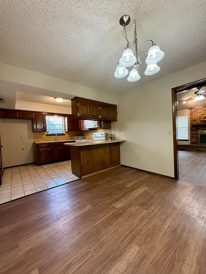 Spacious 3 Bedroom, 2 Bath Home in Moore! — Photo 4