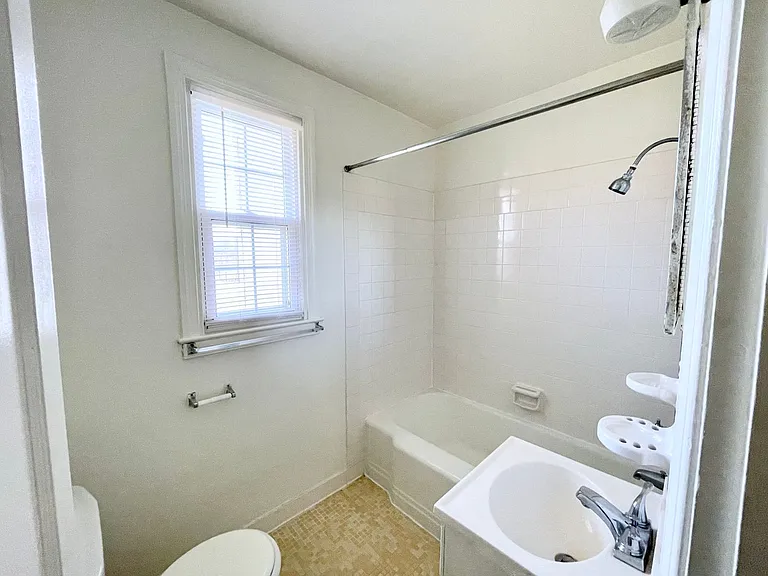 Latham Park Manor — Photo 21
