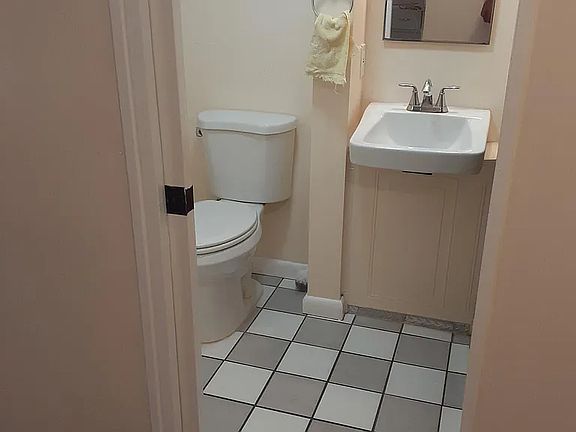 3rd image of 1717 1/2 22nd Ave N #1