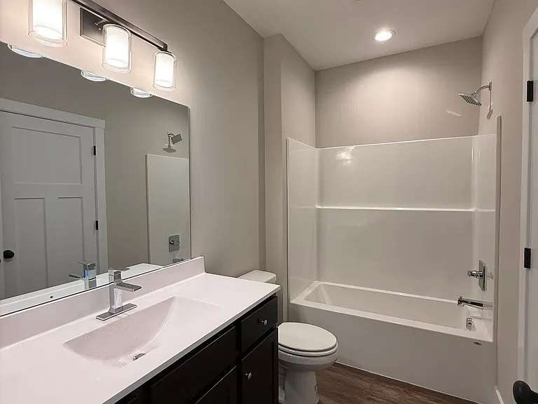 Jefferson Commons Commercial Apartments — Photo 5