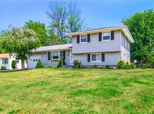 102 Ridgelea Ct, Rochester, NY 14615