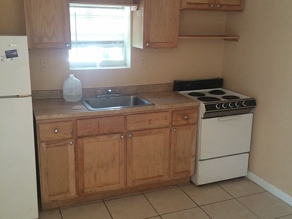 5th image of 2588 NE 182nd Ter