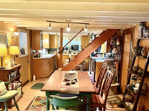 3rd image of 24 Mountain View Dr