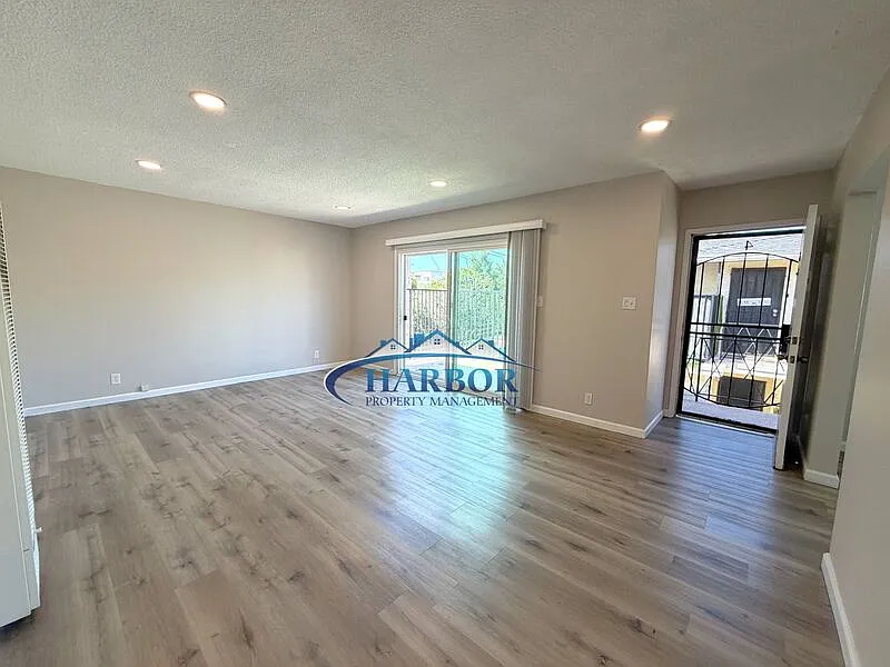 2 bed, 1.0 bath, $2,225 — Photo 3