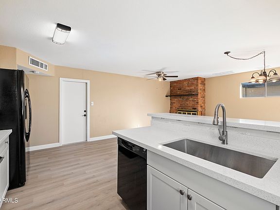 5th image of 527 E HERMOSA Drive