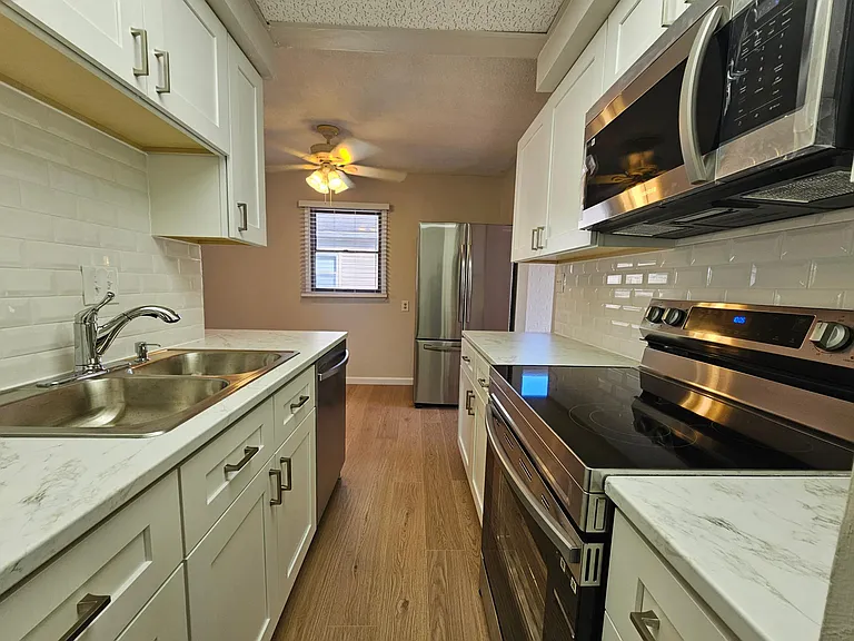 642 Lindemann Dr — Photo 17