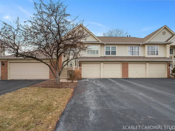 30W014 Cedar Ct, Warrenville, IL 60555