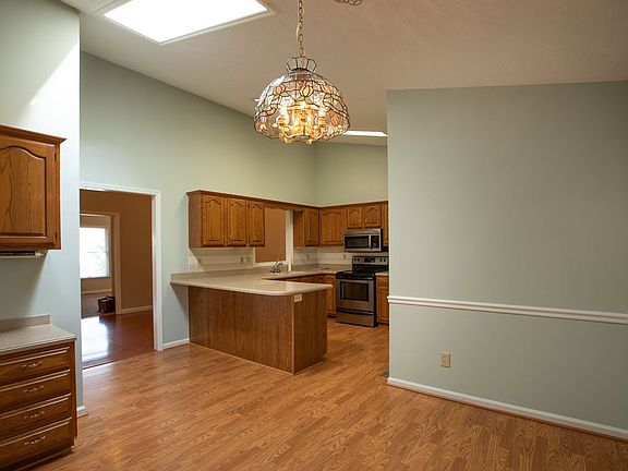 5th image of 1115 E Berkshire Ct