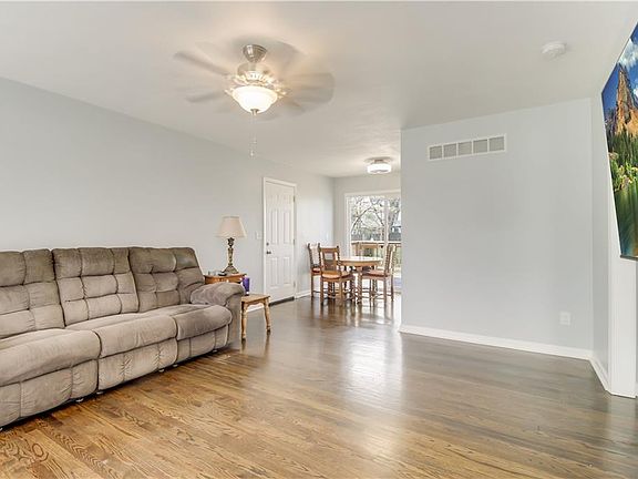 5th image of 1017 N Farview Dr