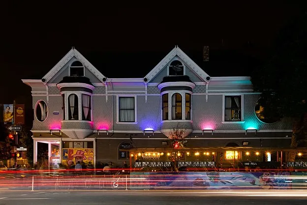 Madrone _ Where Art Meets Dance Floor
Known for its epic themed nights (hello, Motown Mondays!), Madrone brings music, art, and energy together. A true SF vibe_dancing guaranteed.
