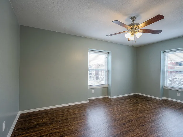 4115 & 4117 Warwick Blvd — Photo 14