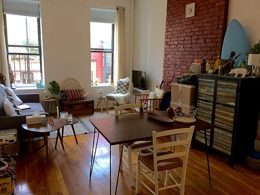 Rented by Metropolitan Realty | media 32