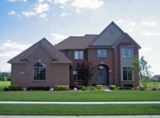 61191 Saddle Creek Dr, South Lyon, MI 48178