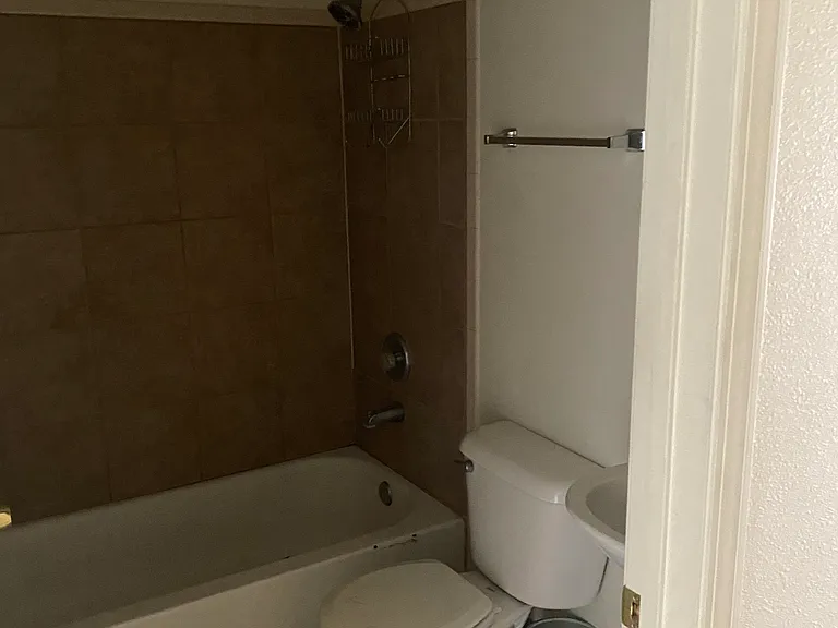 1505 Central Ave NE #D — Photo 6