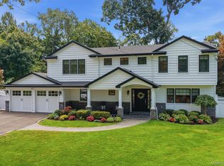 6 Sue Cir, Huntington, NY 11743