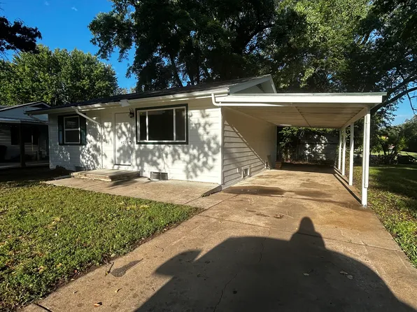 421 N Olive Ave, Mulvane, KS 67110