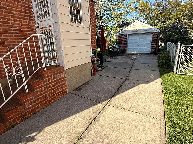 7312 183rd St — Photo 26
