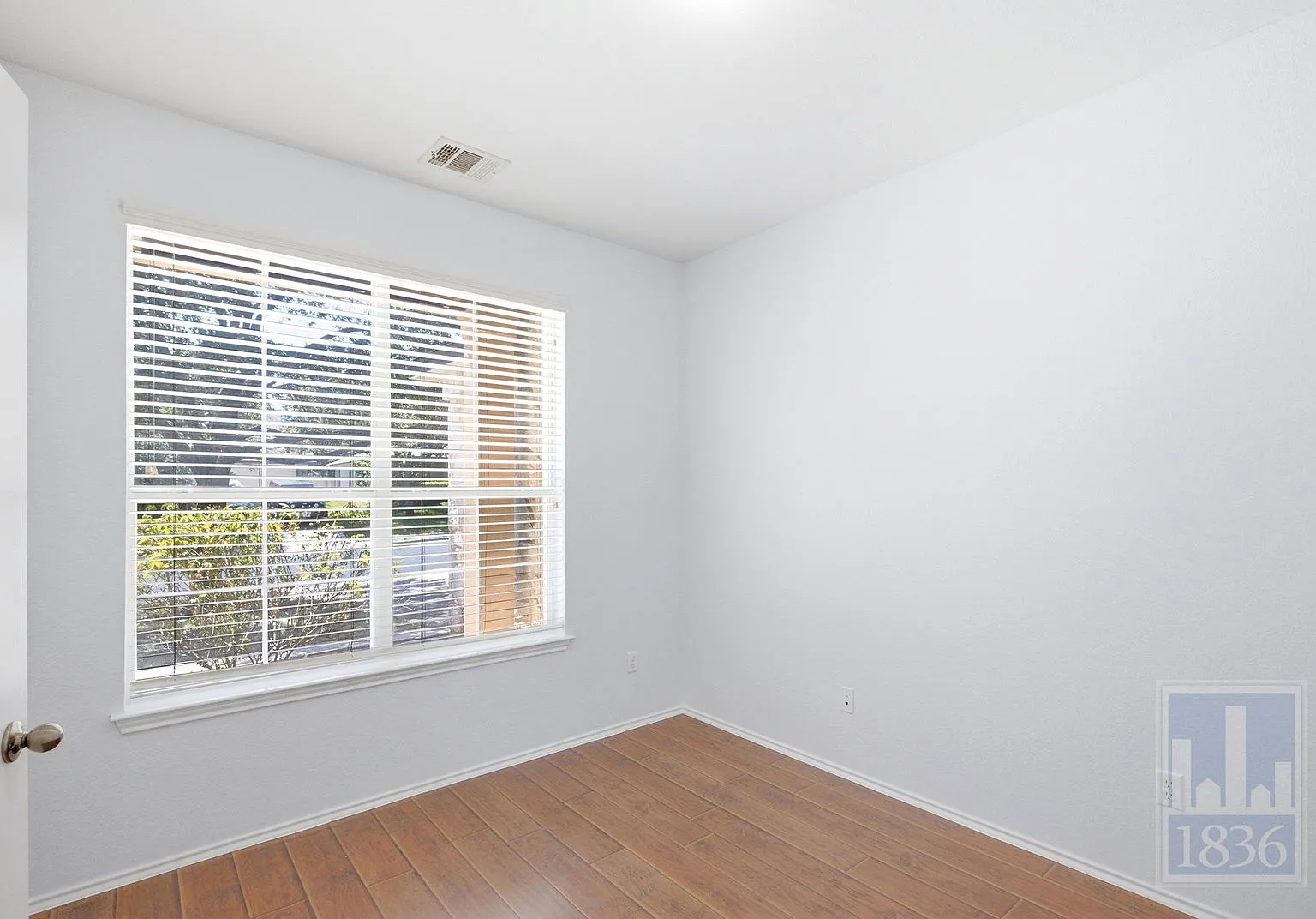 3 bed, 2.5 bath, 1995 sqft, $2,395 — Photo 4