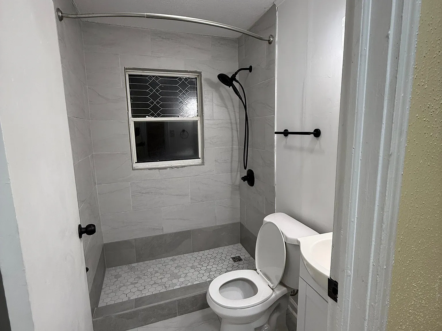 3 bed, 1.5 bath, 1200 sqft, $1,350 — Photo 4