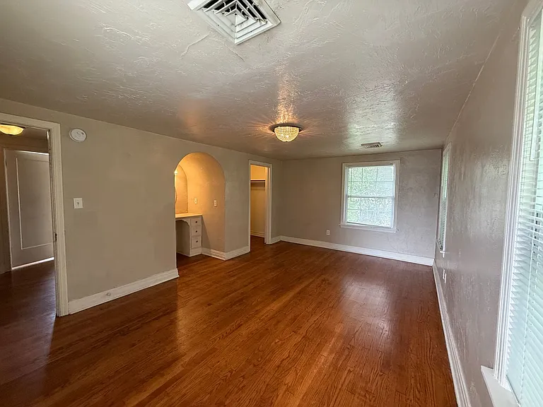 2808 NW 24th St — Photo 14