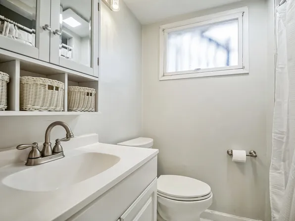 14625 Batavia Dr, Centreville, VA 20120