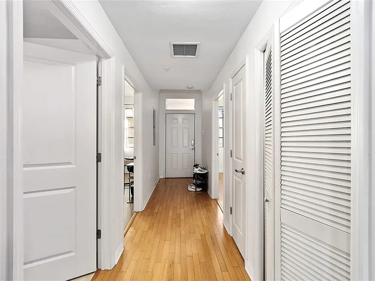 20 SW 6th St #204 — Photo 7
