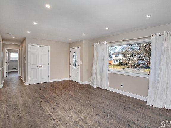 2nd image of 116 Southwood Dr
