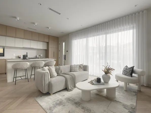 58 E 40th Ave #1, Vancouver, BC V5W 1L4