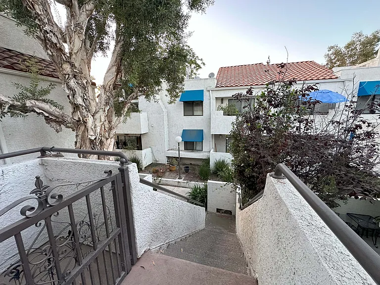 125 Park Shadow Ct — Photo 3