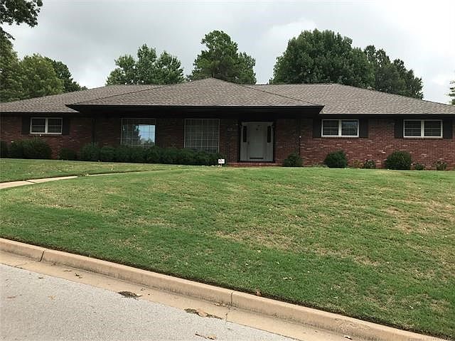 1st image of 1225 N Kenwood Dr