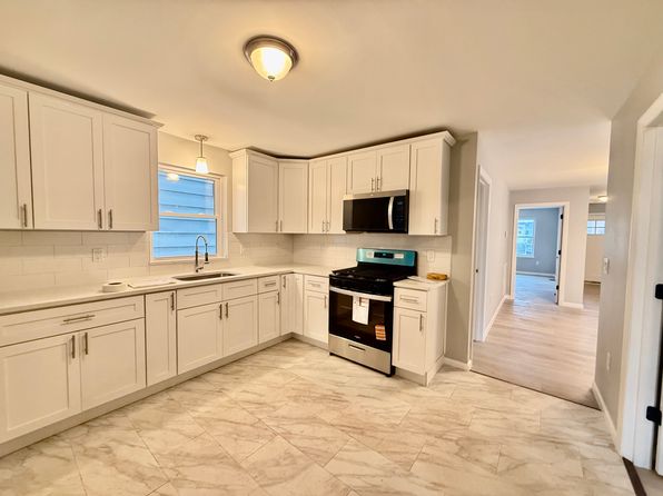 273 Oak St Floor 2