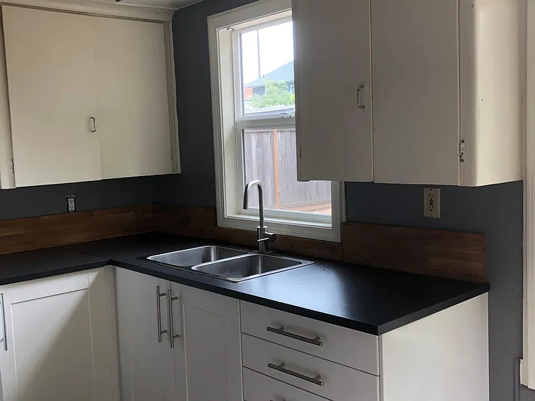 Eat-in kitchen