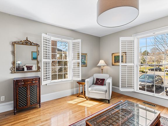 4th image of 81 Forest St #81