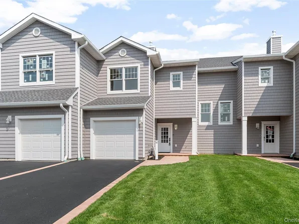 8 Ocean Watch Court, Freeport, NY 11520