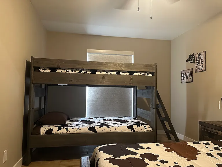 1814 W Kerry Ln — Photo 25