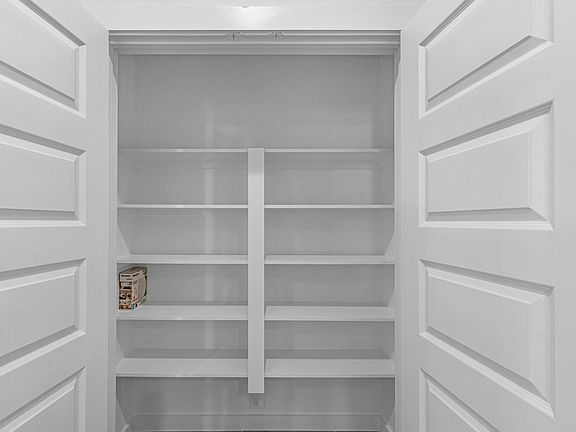 5th image of 830 Orchard Vale Rd