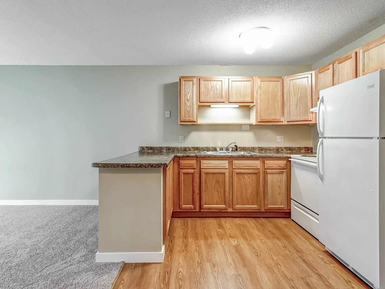 LaBlanche Apartments — Photo 4