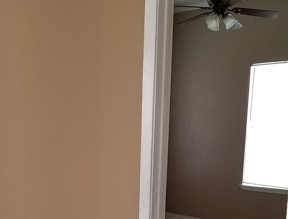 4th image of 208 S Hackberry St