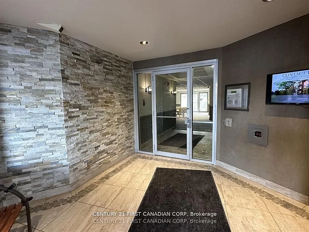 Building Photo - 5 Jacksway Cres #208