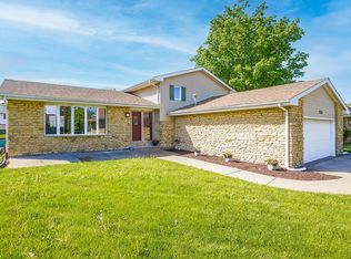 2206 Brookwood Ct, Joliet, IL 60435