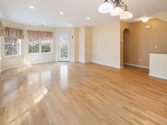 3rd image of 121 Northview Court