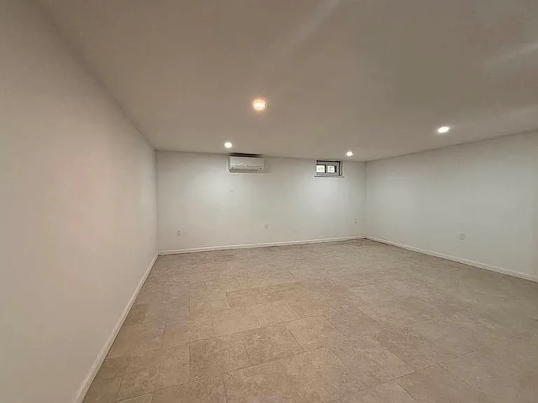 2744 E 11th St #1 — Photo 15