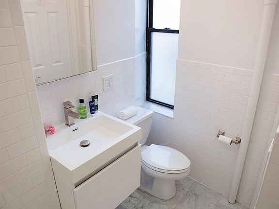 5th image of 100 Christopher St #4E