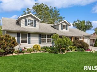 3230 9th St, Moline, IL 61265
