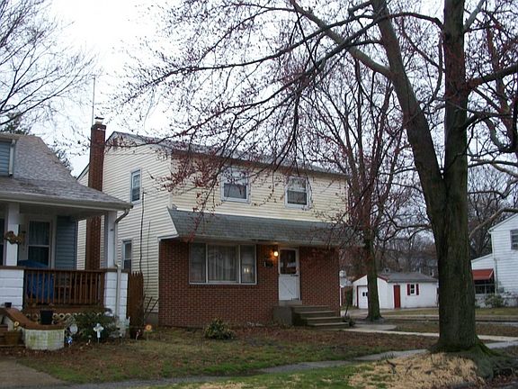 3rd image of 1701 W River Dr